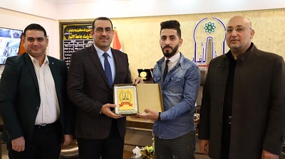 السيد رئيس جامعة يلتقي بالطالب الحاصل على المركز الاول في مسابقة شركة هواوي